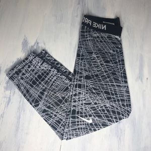Nike Pro Cropped Athletic Leggings small